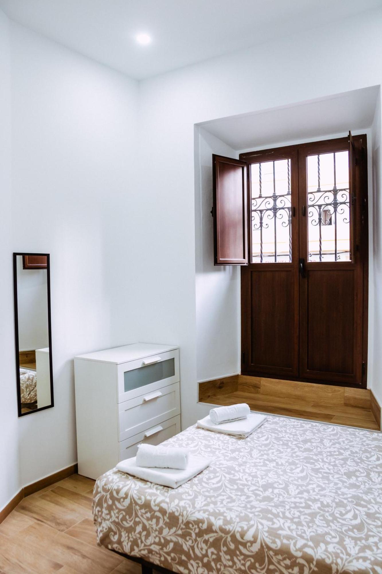 Triana Riverside Guesthouse Siviglia Esterno foto