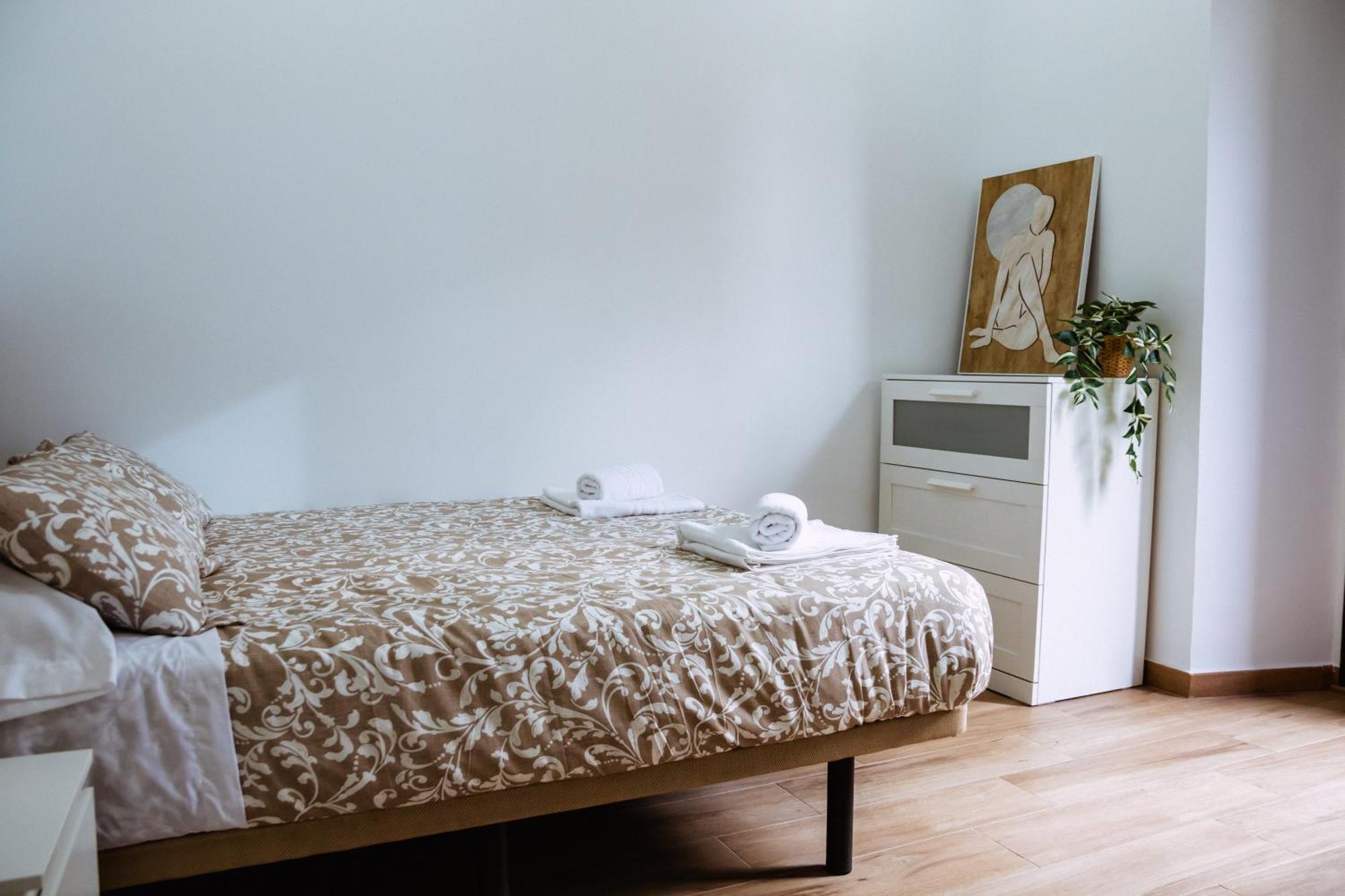 Triana Riverside Guesthouse Siviglia Esterno foto