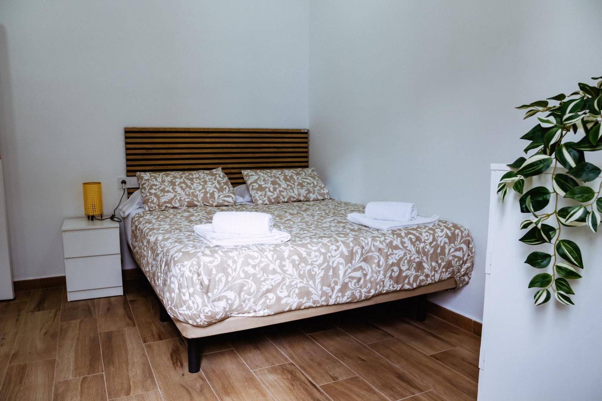 Triana Riverside Guesthouse Siviglia Esterno foto