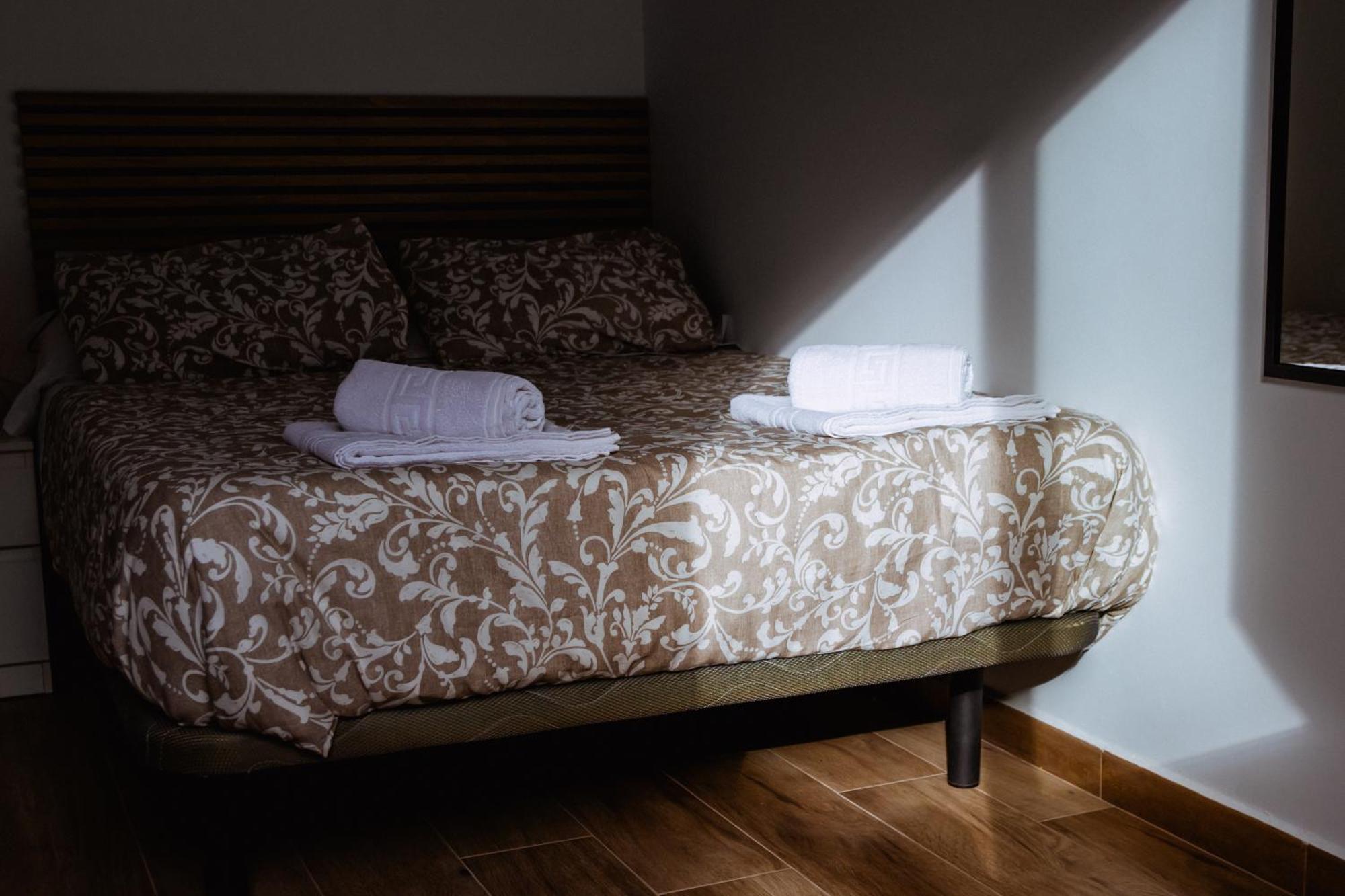 Triana Riverside Guesthouse Siviglia Esterno foto