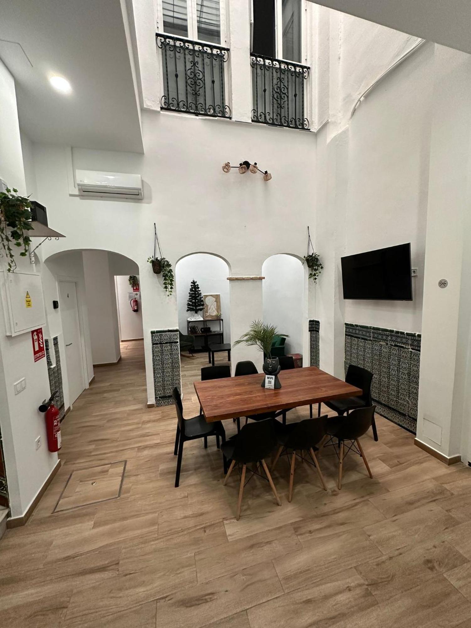 Triana Riverside Guesthouse Siviglia Esterno foto